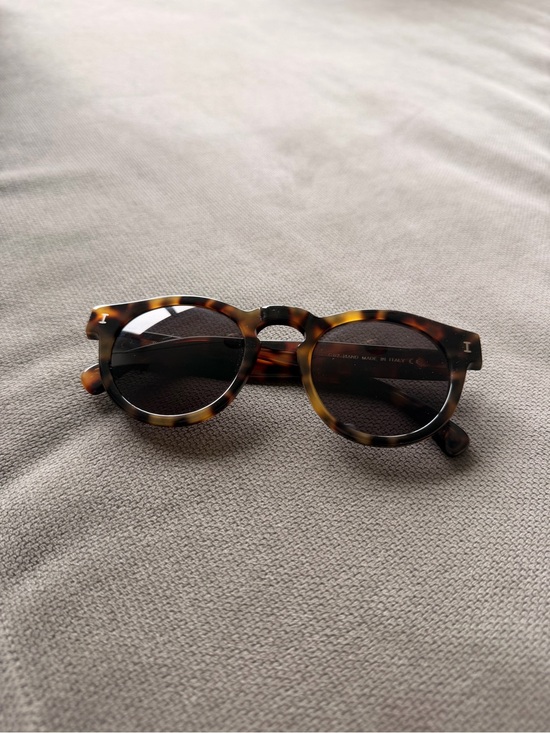Illesteva Accessories - Illesteva Tortoiseshell Round Sunglasses with Dark Lenses
